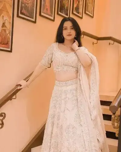 Escort Laksar